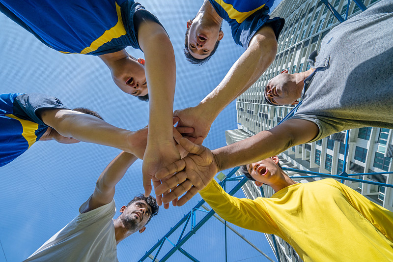 乐鱼体育平台app下载-包含最具冲击力的“团队配合”瞬间，展现足球的美丽的词条