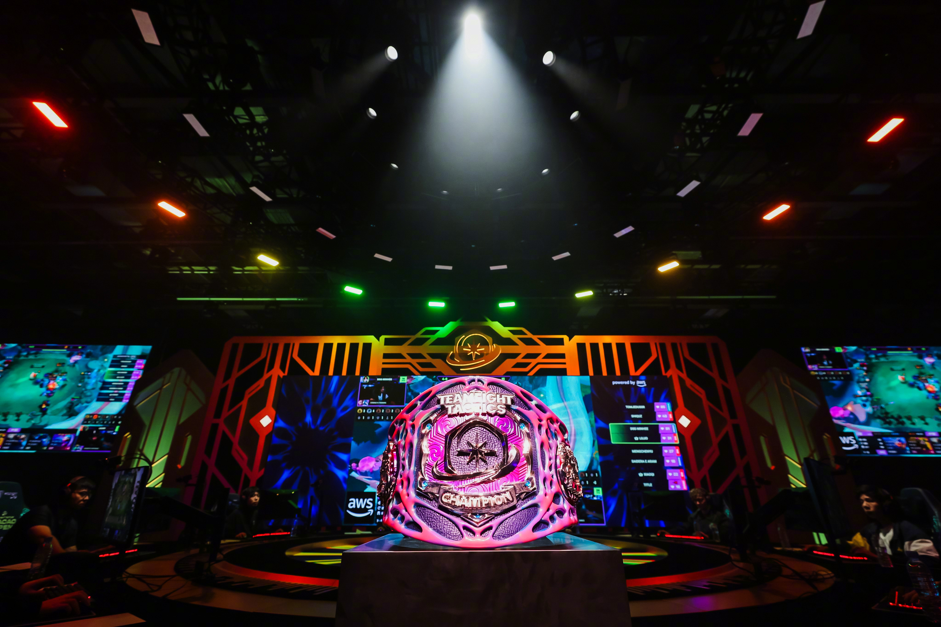 包含《英雄联盟夏季赛线下总决赛，众星云集热血对抗》的词条