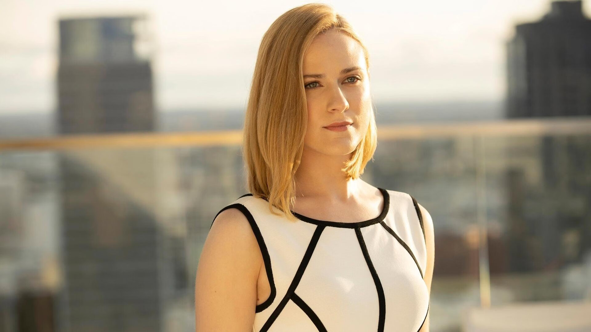 _水上摩托表演赛:速度与水花的极限角逐_,水上摩托车价格是多少