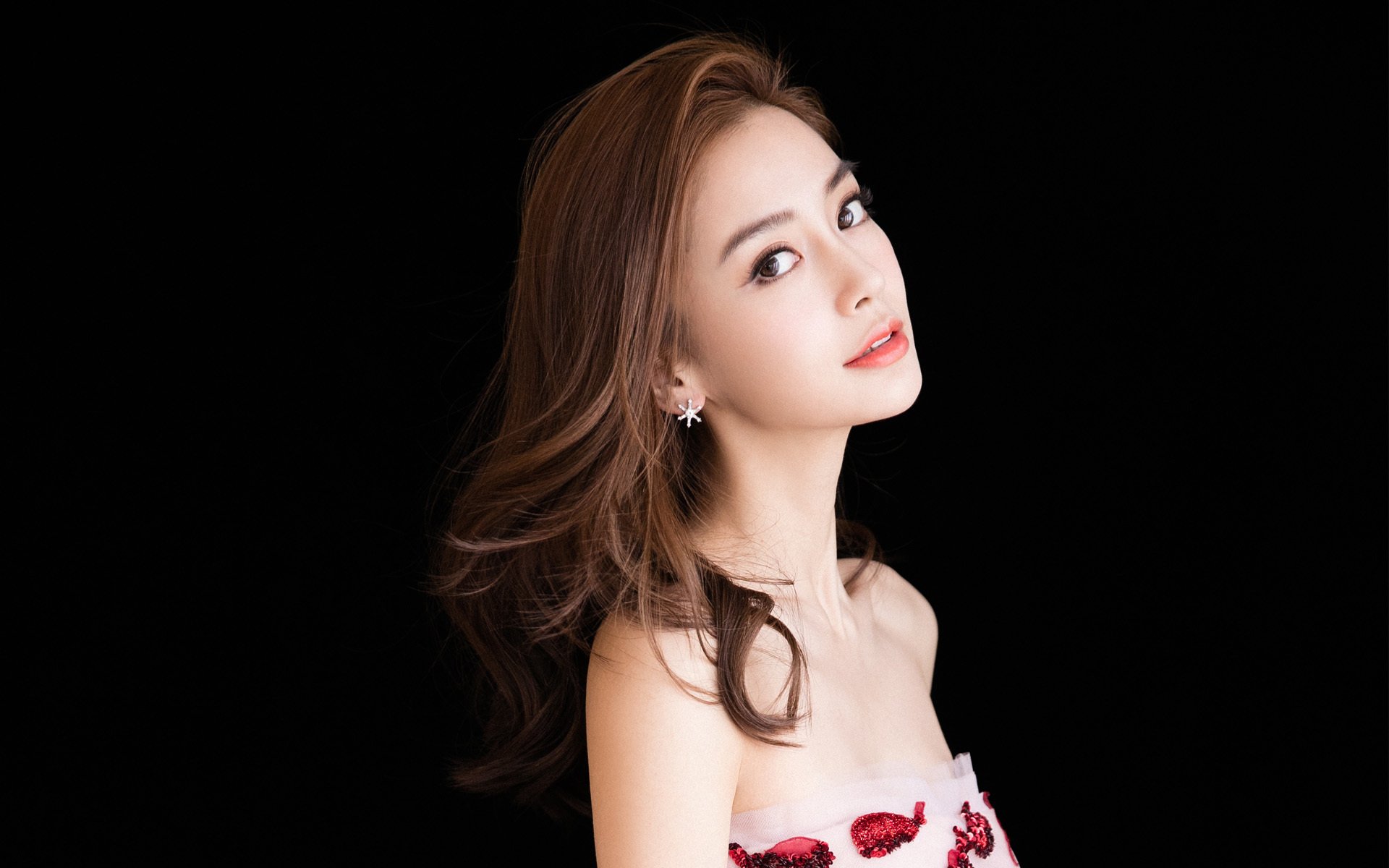 Leyu Sports (乐鱼体育)-“球场趣事：明星球员的爆笑趣味瞬间”，球星搞笑头像