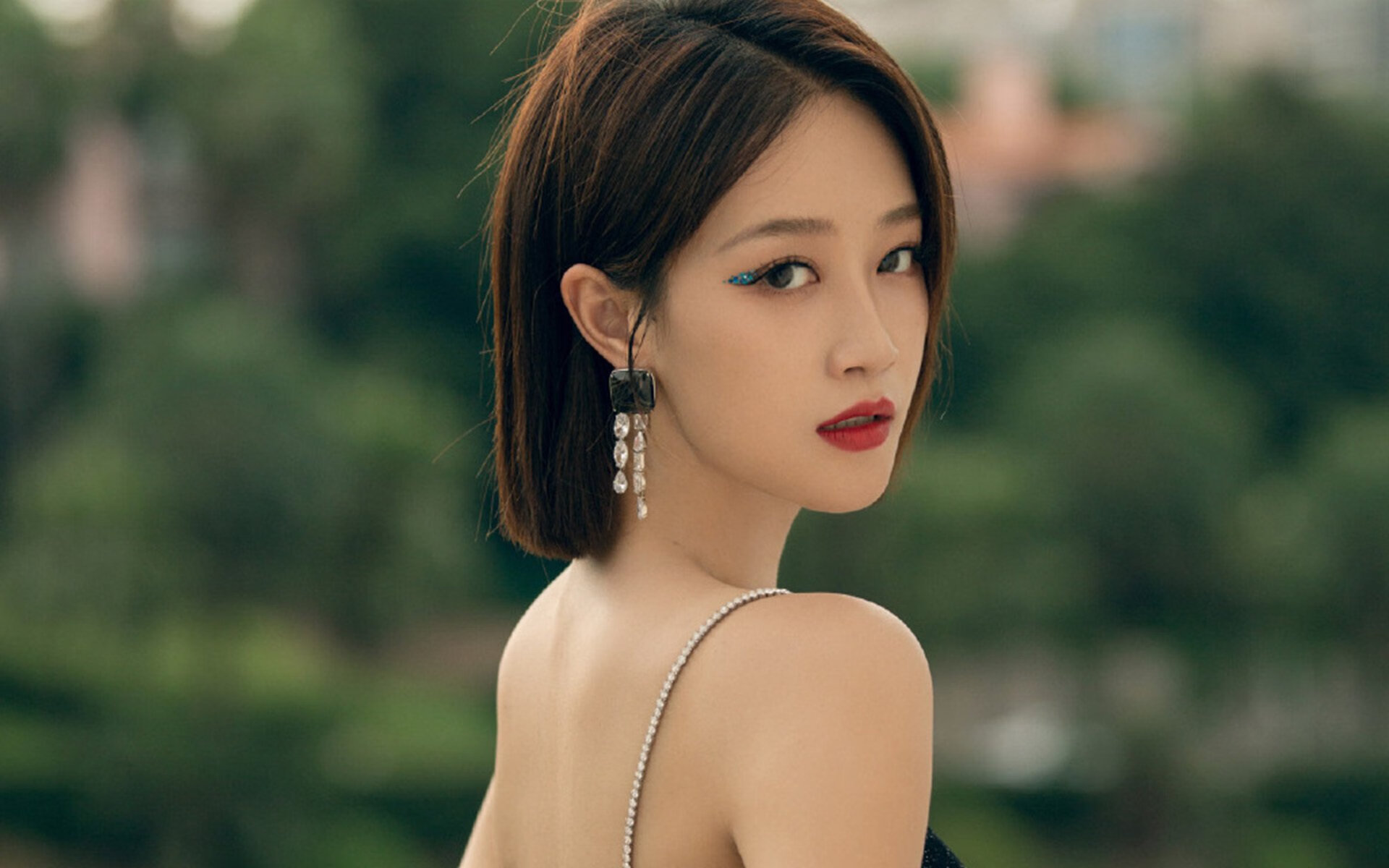 “球场趣事：明星球员的爆笑趣味瞬间”，球星搞笑头像