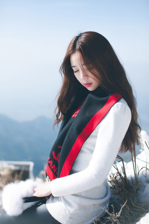 leyu乐鱼体育综合-西甲内战：马德里德比火热进行，史诗对决，马德里竞技历年西甲排名