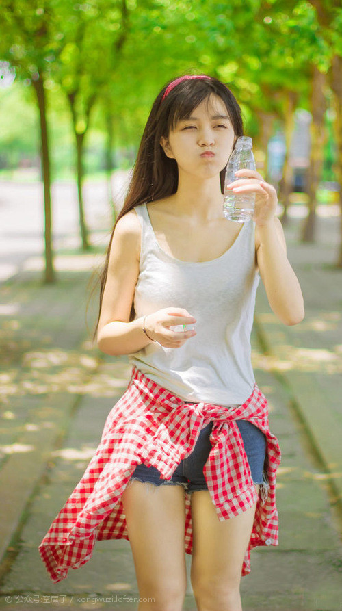 Leyu Sport下载-上海上港球员贡献关键进球，帮助球队取胜，上海上港球员照片