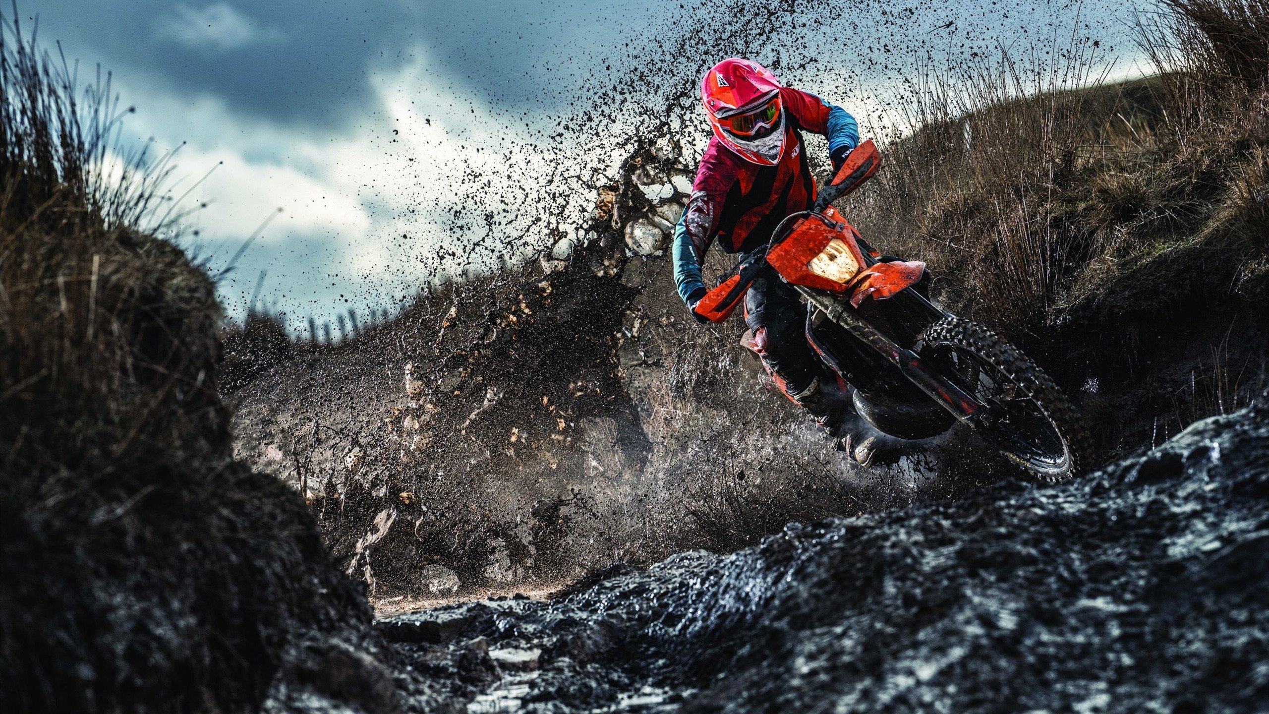 _夏季水上漂流节：清凉一夏的极限挑战_，水上漂流运动满足的条件