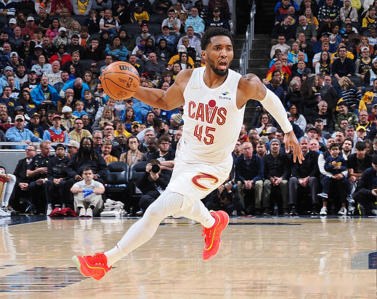 包含乐鱼体育：篮球装备品牌推出新款球鞋，引领时尚潮流的词条