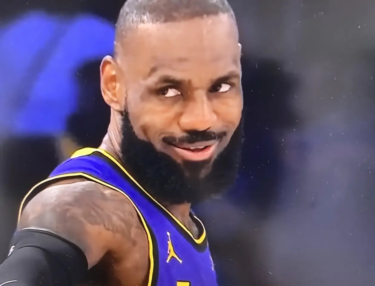 乐鱼体育：湖人队新赛季：詹姆斯能否再次创造历史，赢得个人第五个总冠军？的简单介绍