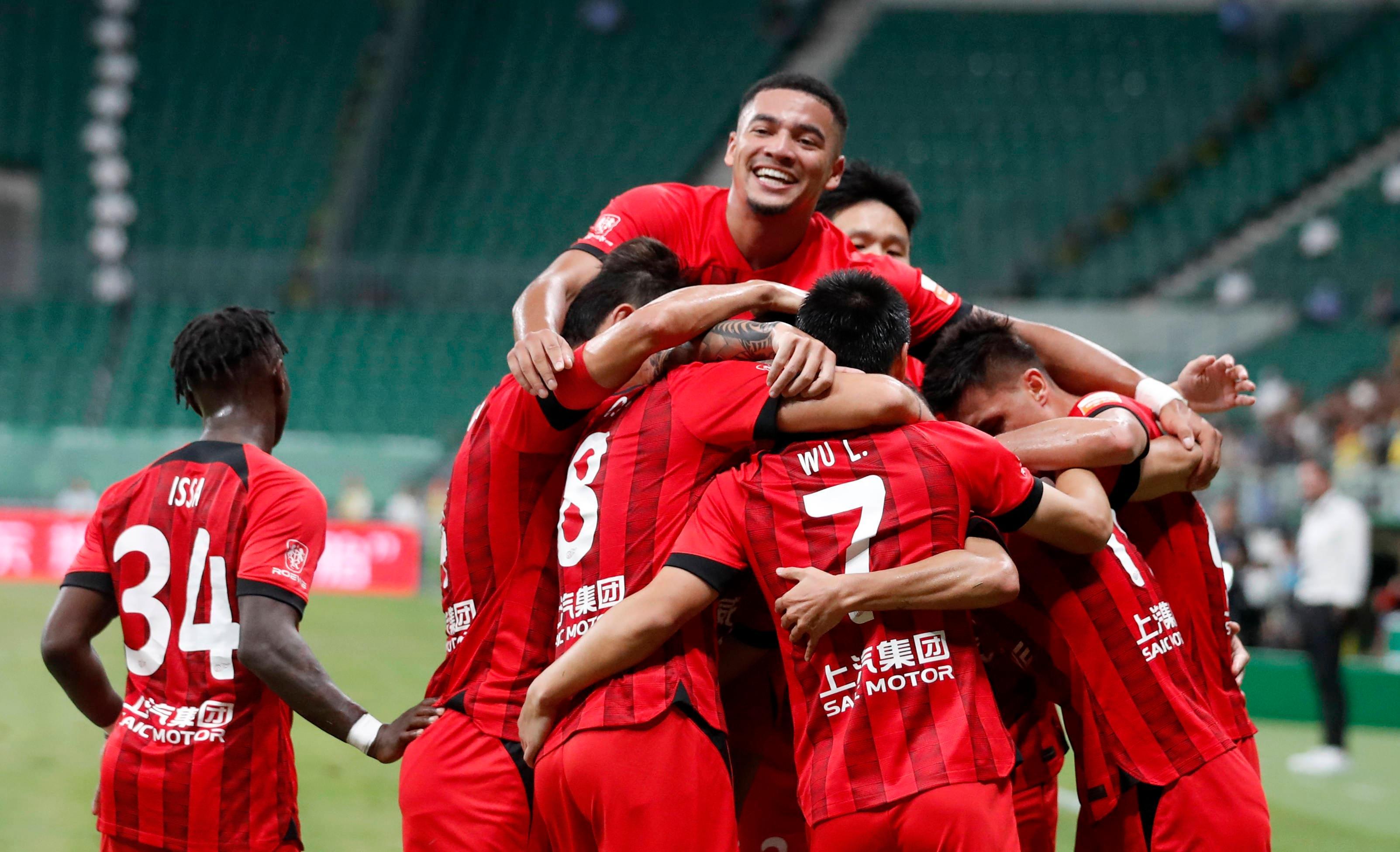 包含乐鱼体育：中超联赛焦点战，豪门对决引爆球迷热情的词条