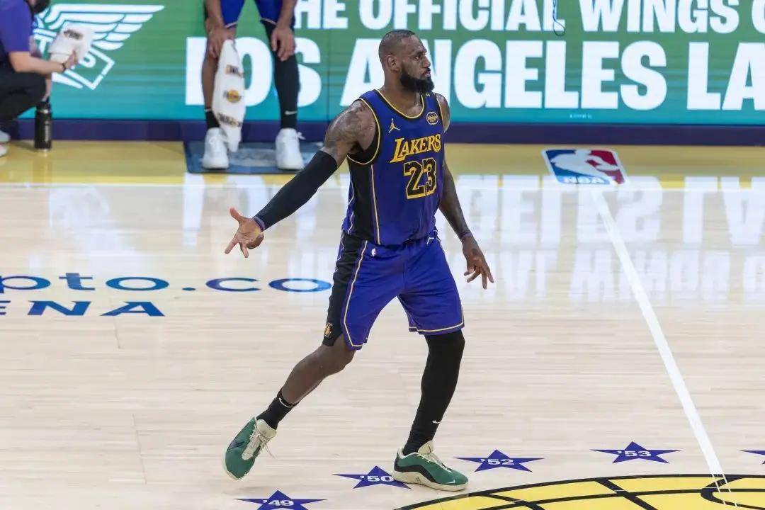 乐鱼体育:湖人队新赛季的战术演练:如何提升进攻效率和防守强度?的简单介绍 乐鱼体育:湖人队新赛季的战术演练:如何提升进攻效率和防守强度?的简单介绍