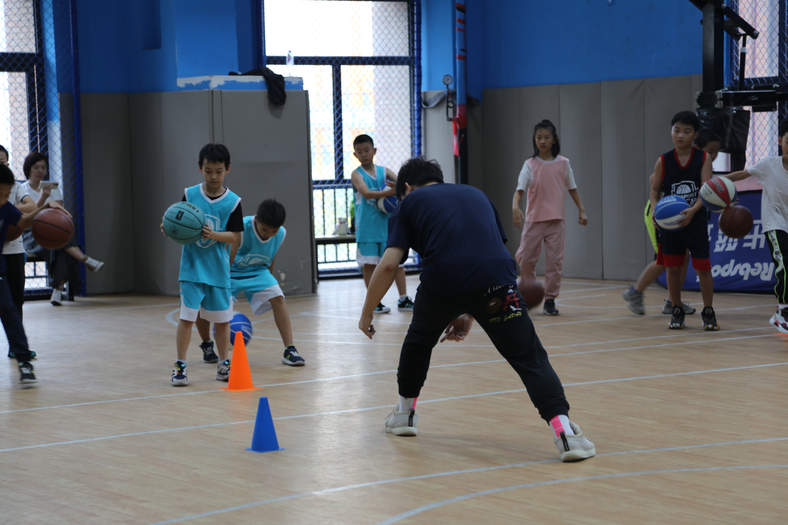 leyu.com-包含乐鱼体育：篮球裁判，如何才能提升自身的专业素养和职业道德？的词条